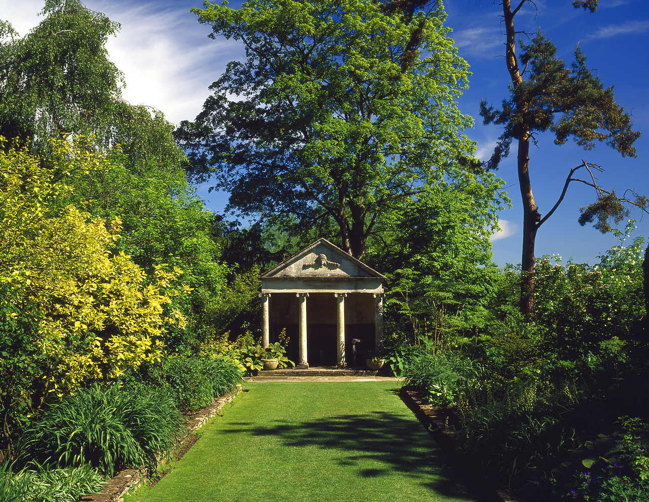 #010647-1 - The Courts Garden, Holt, Wiltshire, England