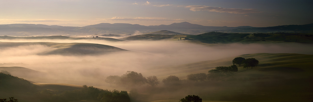 #020149-1 - Valley in Morning Mist, San Quirico d'Orcia, Tuscany, Italy
