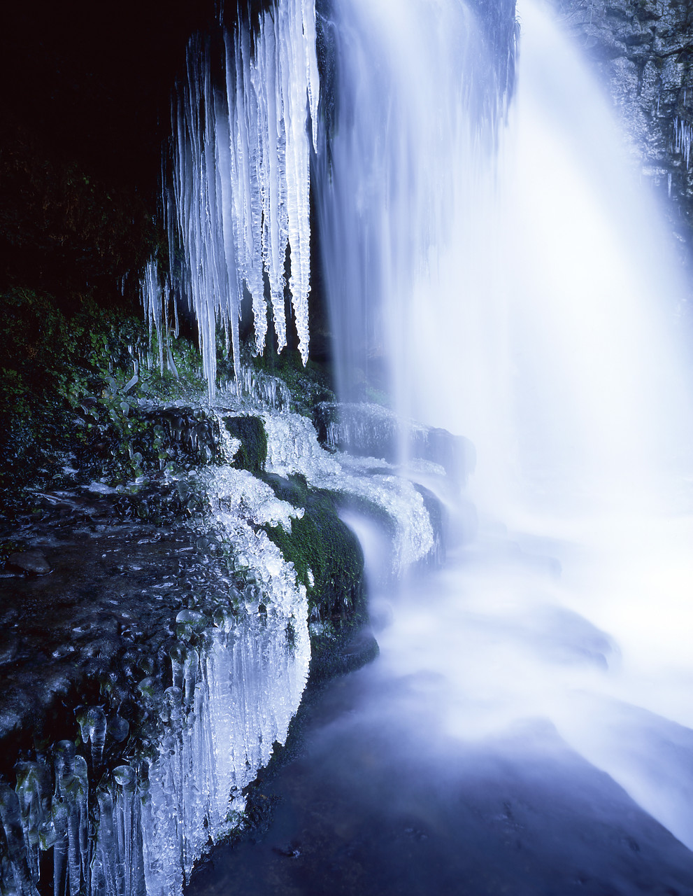 #040010-2 - Icicles & West Burton Falls, North Yorkshire, England