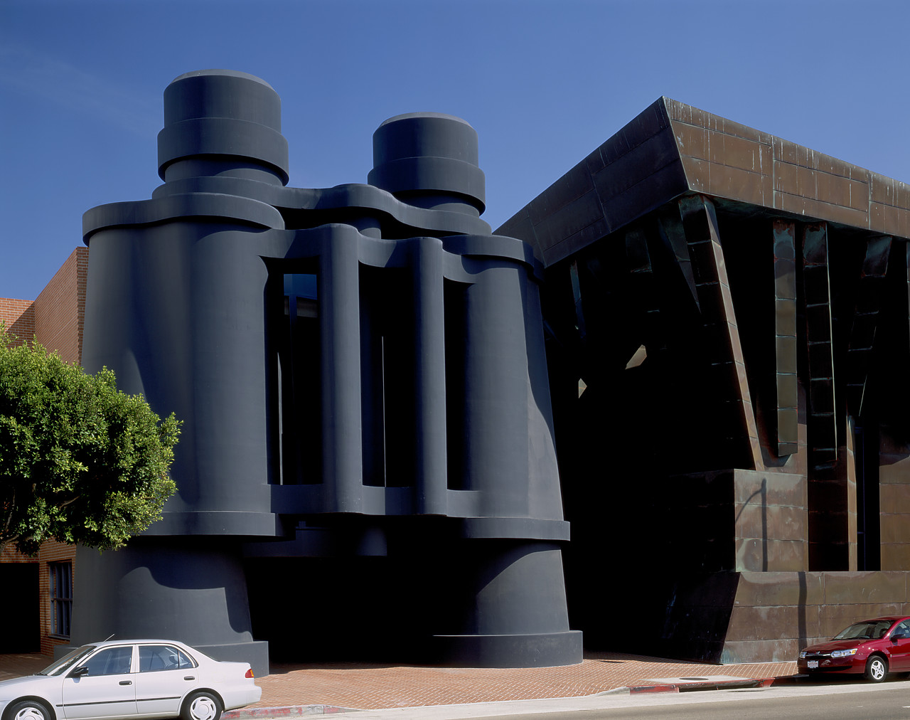 #040041-1 - Chait Day Building (Architect: Frank Gehry) Venice, California, USA