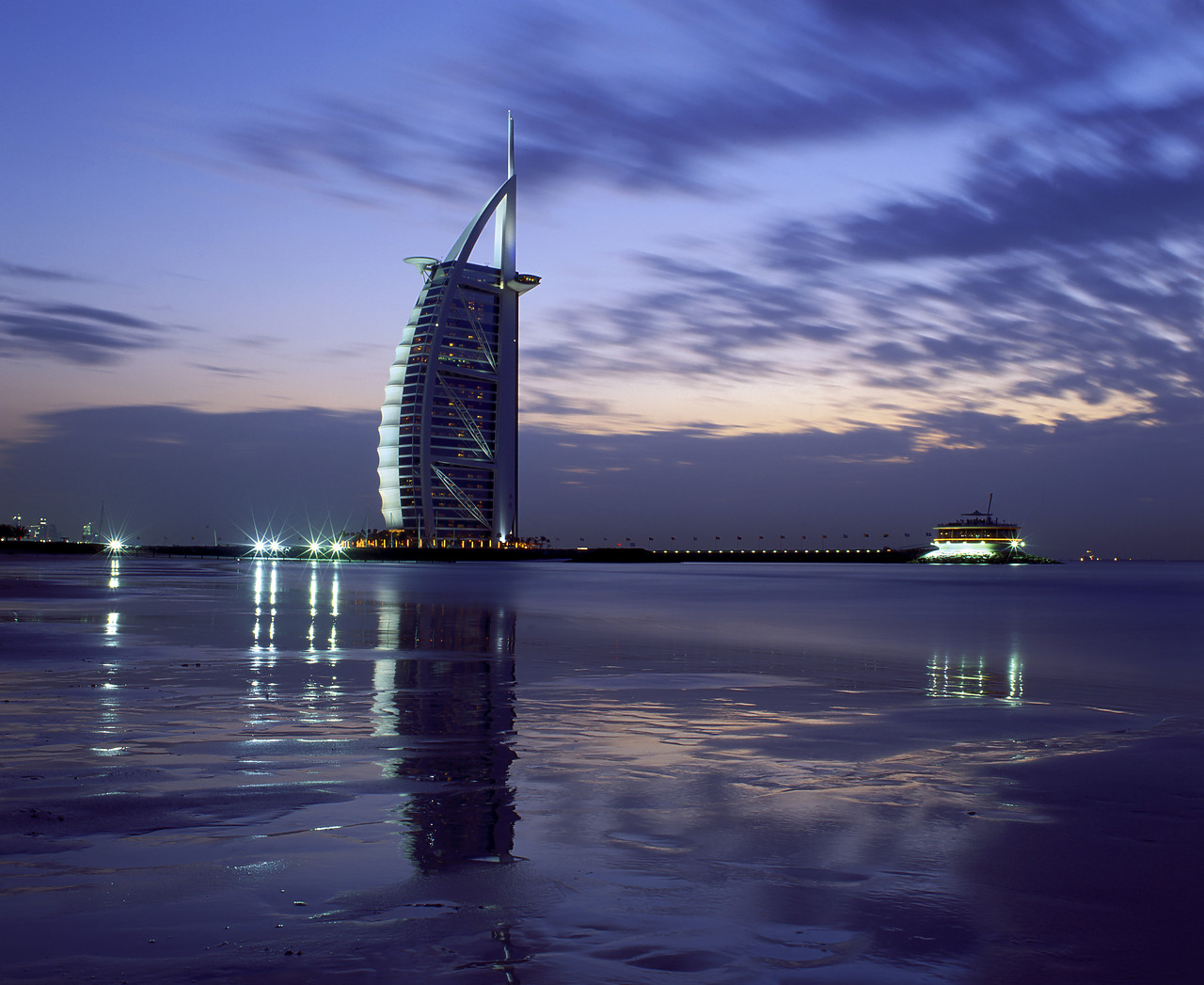 #050050-1 - Burj Al Arab Reflecting in Beach, Dubai, UAE