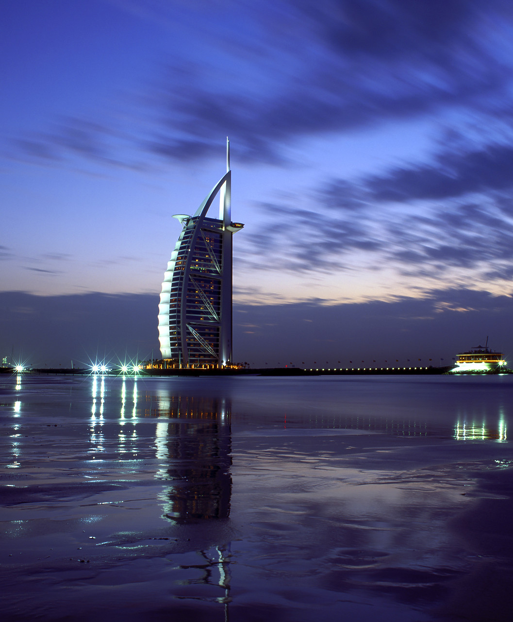 #050050-2 - Burj Al Arab Reflecting in Beach, Dubai, UAE