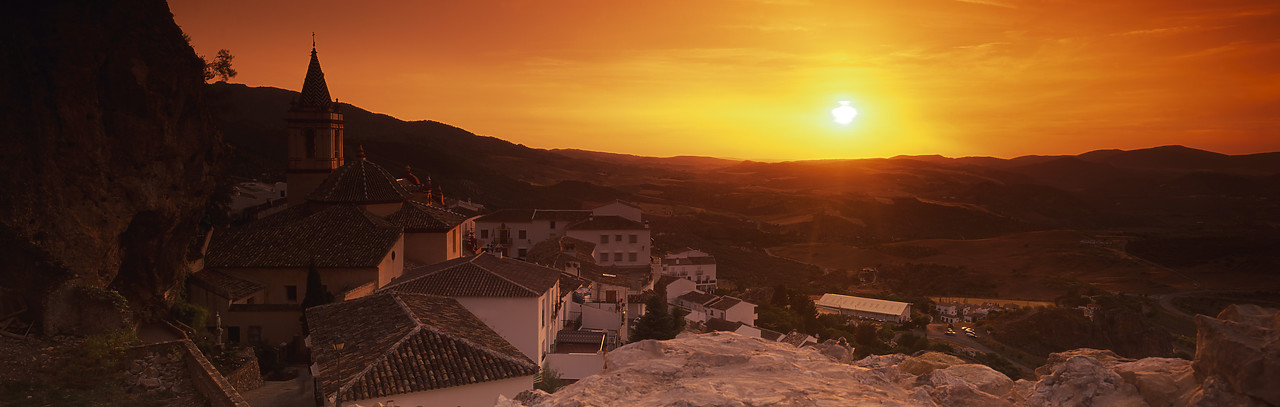 #050079-1 - Sunset over Zahara de la Sierra, Andalusia, Spain