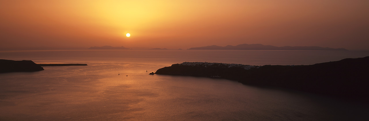 #060078-1 - Sunset over Oia, Santorini, Greece