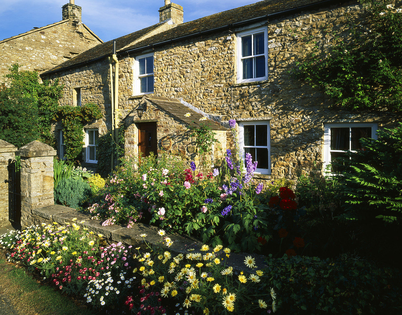 #060113-1 - Cottage & Garden, Grinton, North Yorkshire, England