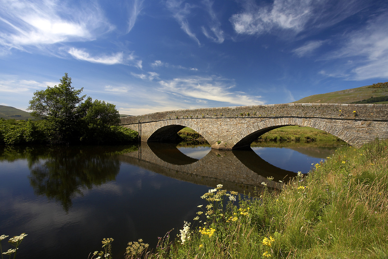 #060127-1 - Bridge over River Ure, North Yorkshire, England