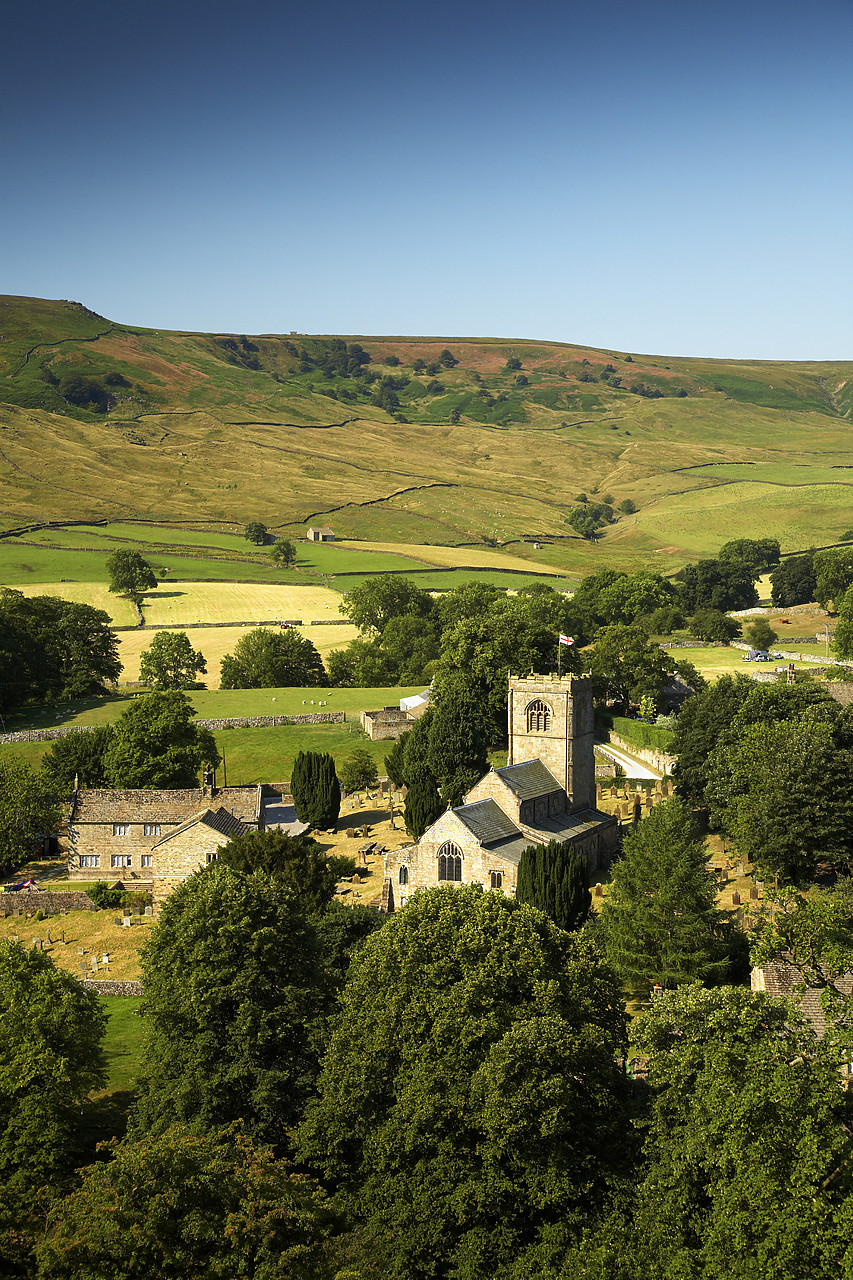 #060133-3 - View over Burnsall, Yorkshire Dales, England