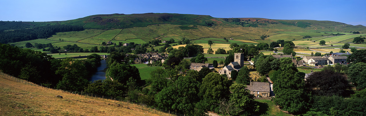 #060133-4 - View over Burnsall, Yorkshire Dales National Park, England