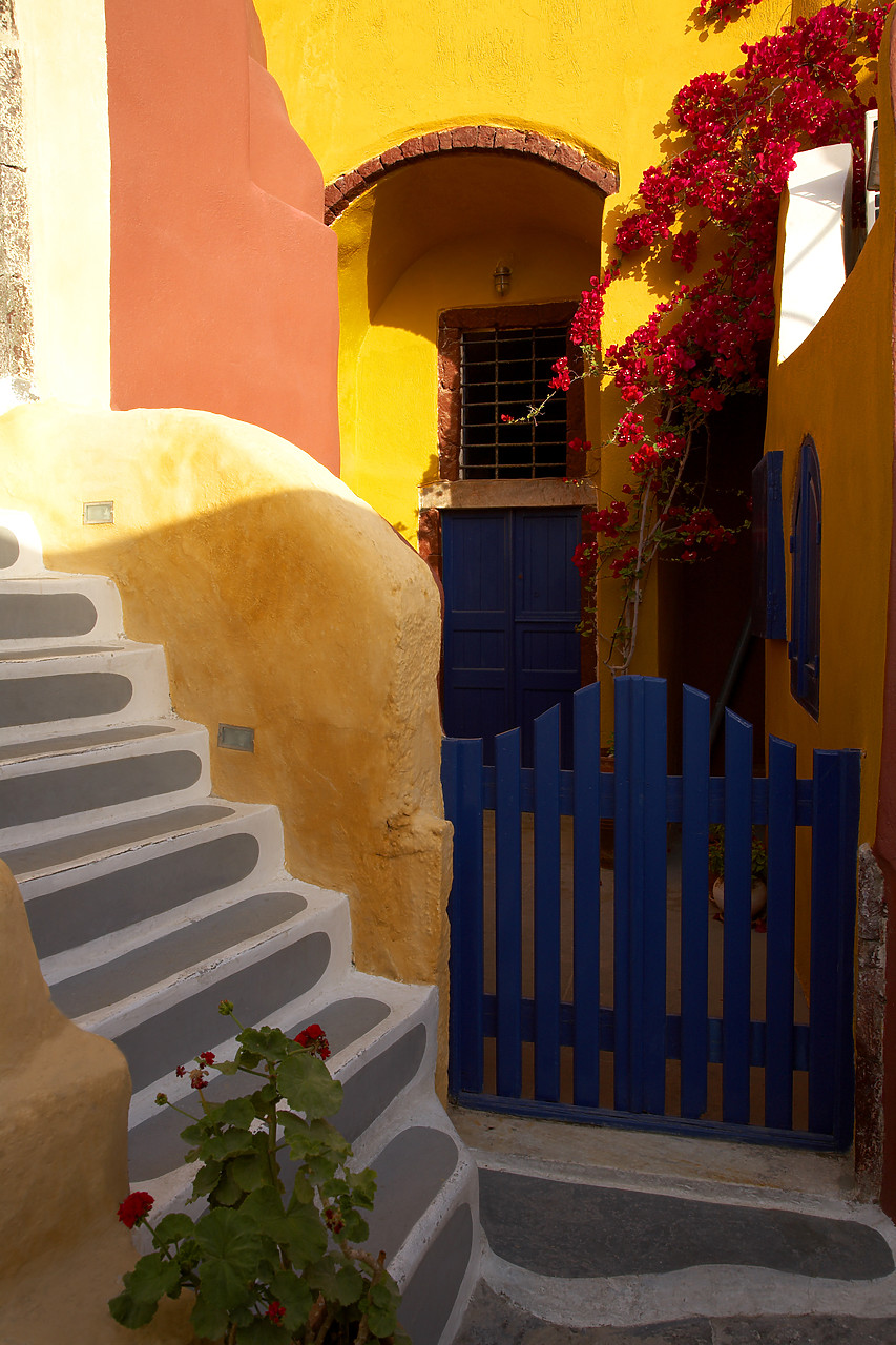 #060253-1 - Colourful Building, Oia, Santorini, Greece