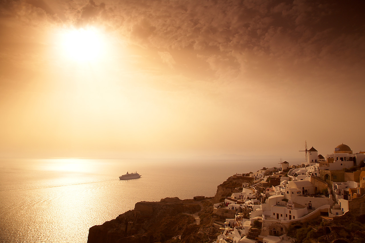 #060285-1 - View over Oia at Sunset, Santorini, Greece