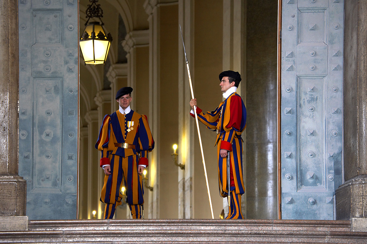 #060409-1 - Papal Swiss Guard in Traditional Uniforms, The Vatican, Rome, Italy