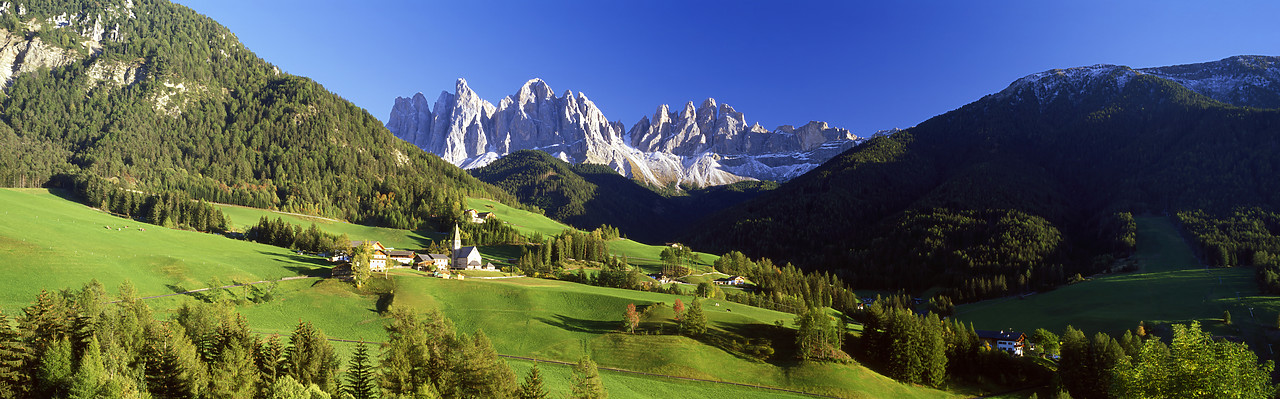#060559-6 - View over St. Magdaena, Val di Funes, Dolomites, Italy