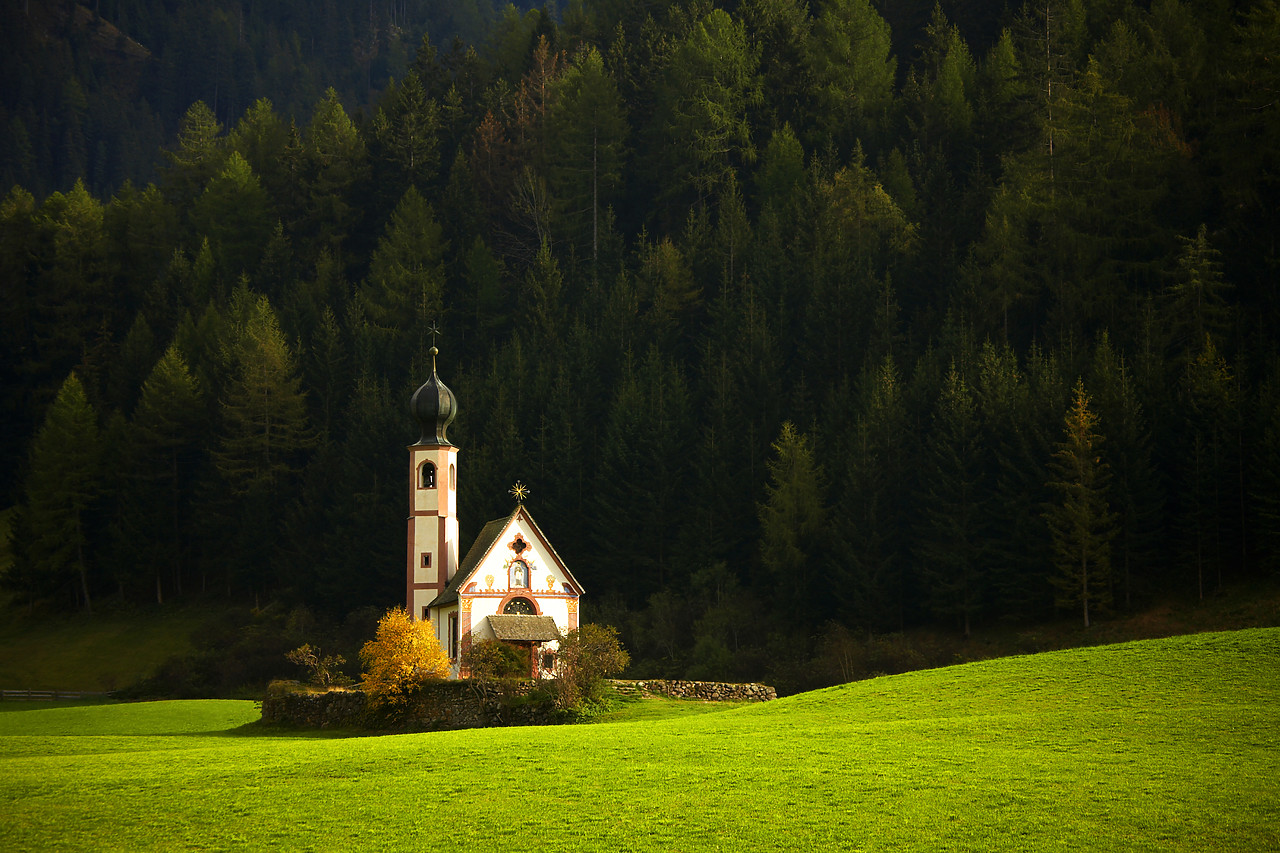 #060561-1 - St. Johann Church, Val di Funes, Italy