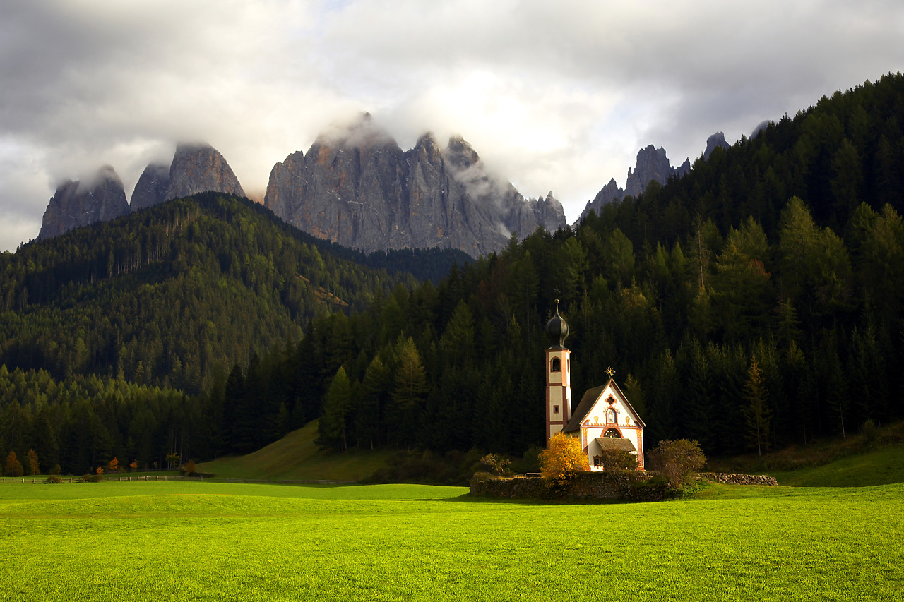 #060563-1 - St. Johann Church, Val di Funes, Italy