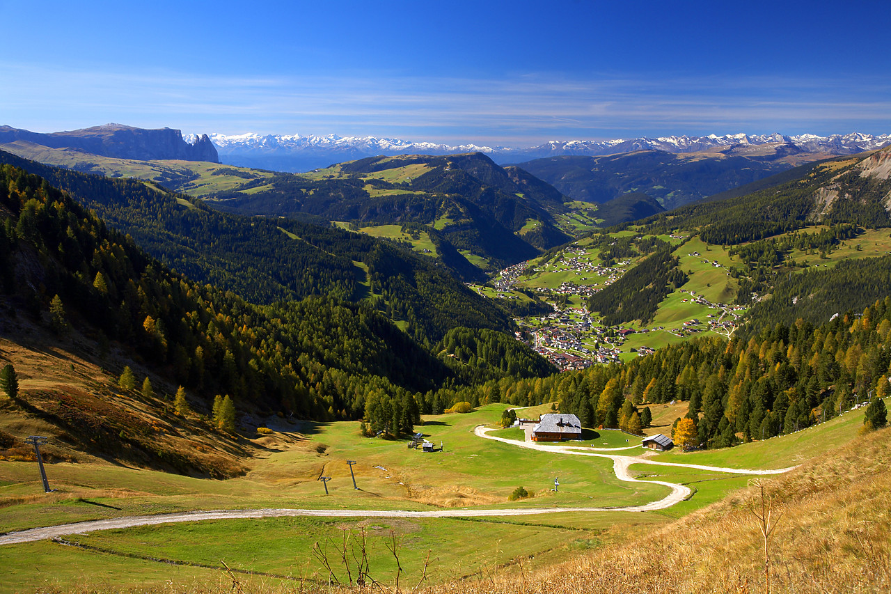 #060565-1 - View over Wolkenstein, Dolomites, Italy