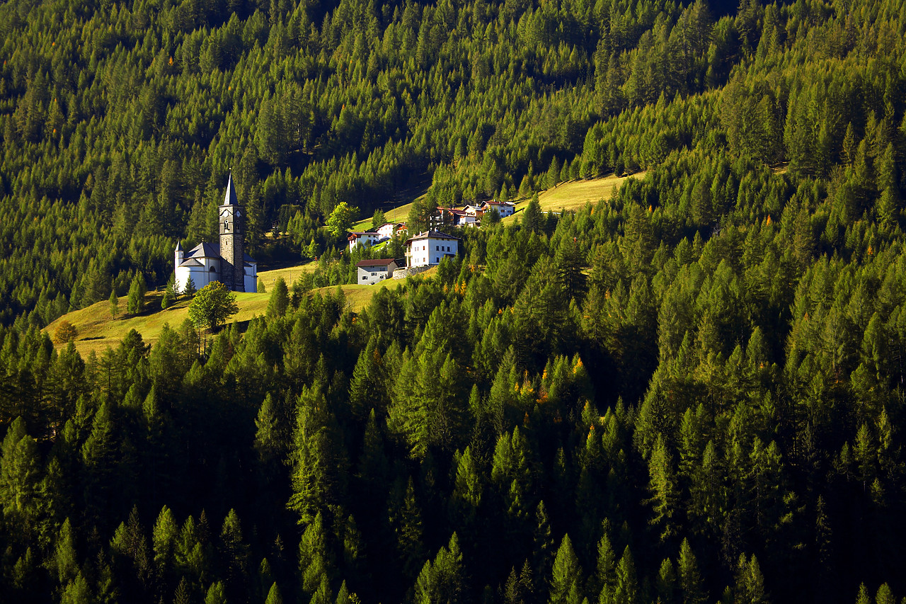 #060585-1 - Remote Mountain Village, Dolomites, Italy