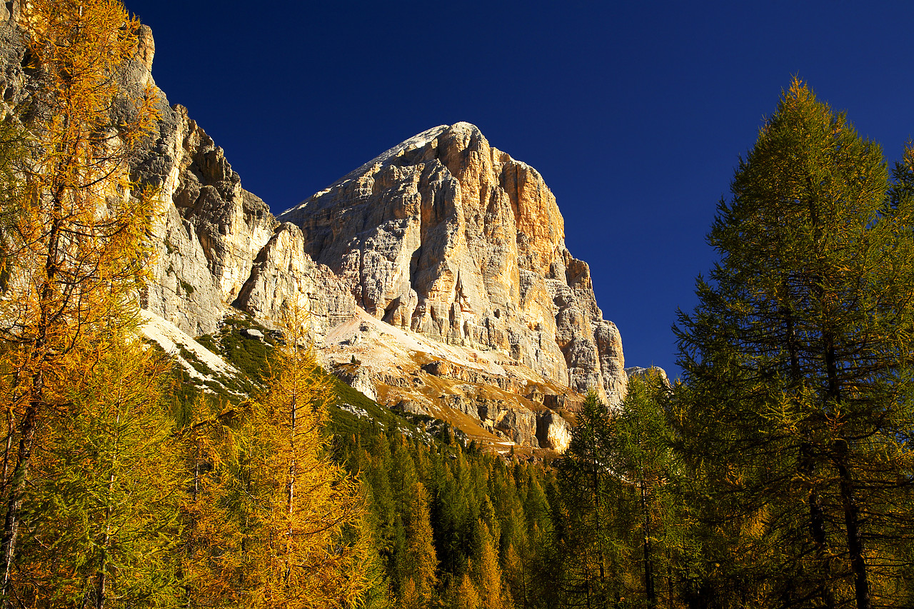 #060586-1 - Le Tonfane in Autumn, Dolomites, Italy