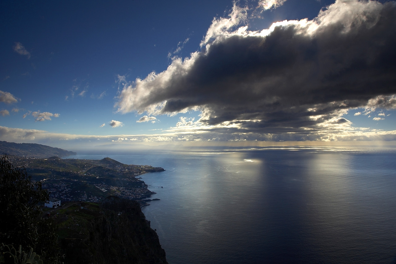 #060686-1 - Clouds over Funchal, Madeira