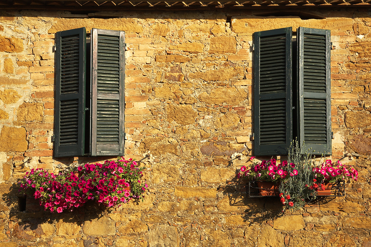 #070171-1 - Green Shutters & Flower Baskets, Tuscany, Italy