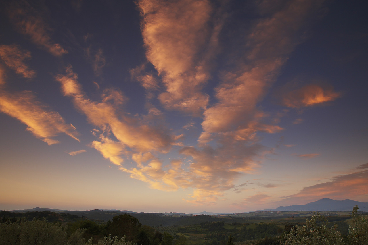 #070177-1 - Dawn Sky over Tuscany, Italy