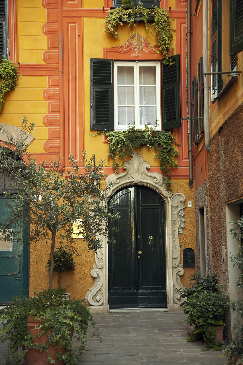 #070281-1 - Colourful Courtyard, Monterosso, Cinque Terre, Liguria, Italy