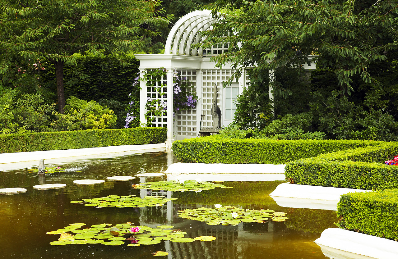 #070319-1 - Star Pond, Butchart Gardens, Victoria, Vancouver Island, British Columbia, Canada