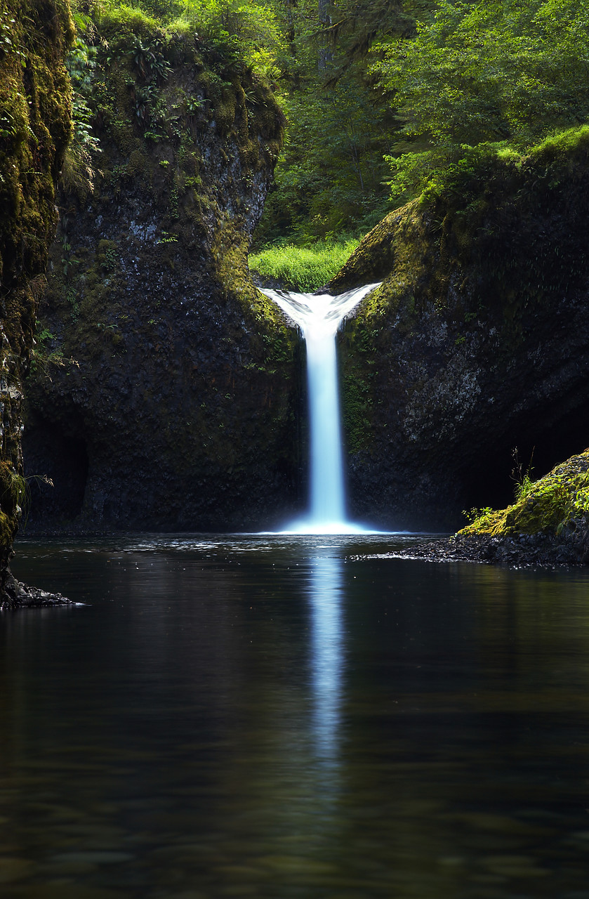 #070340-1 - Punch Bowl Fall, Eagle Creek, Columbia Gorge, Oregon, USA