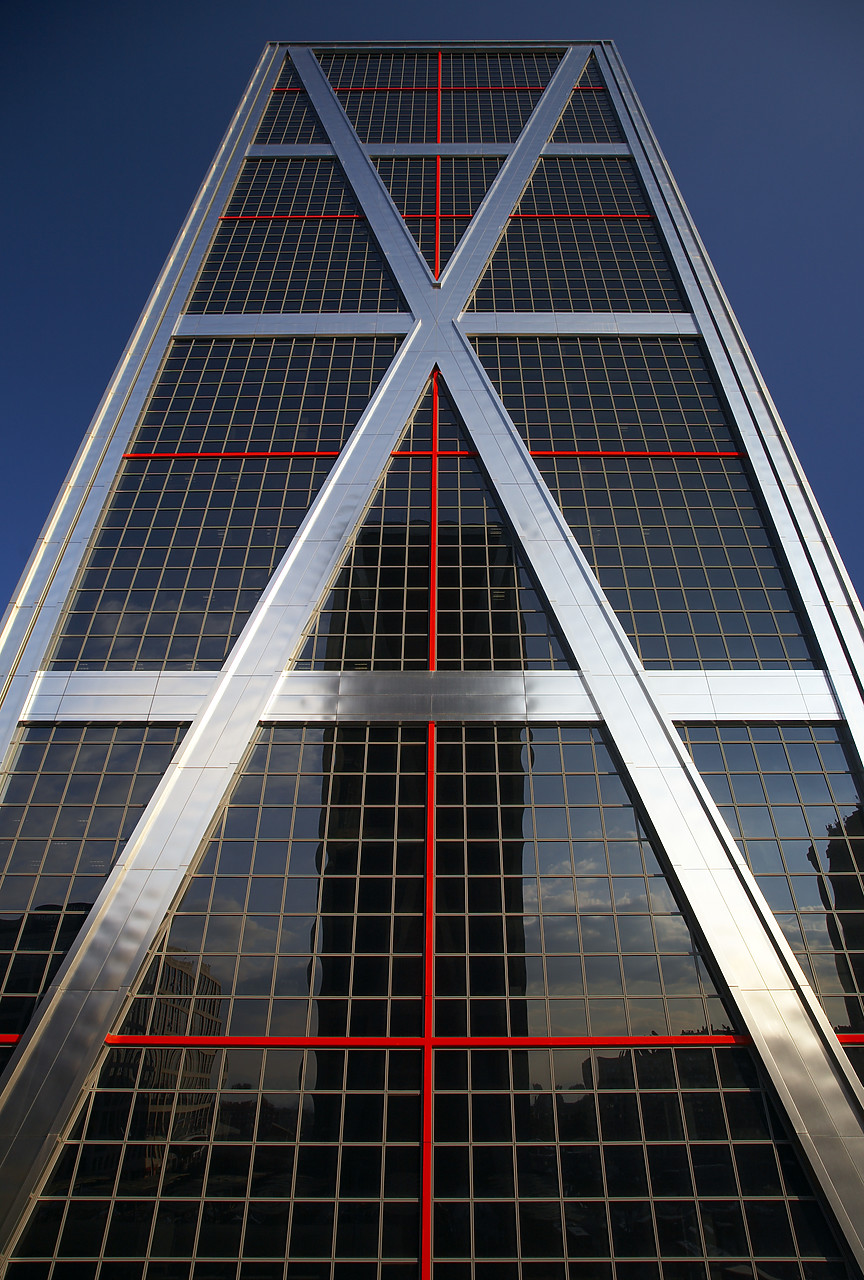 #070461-1 - Kio Tower Design, Madrid, Spain