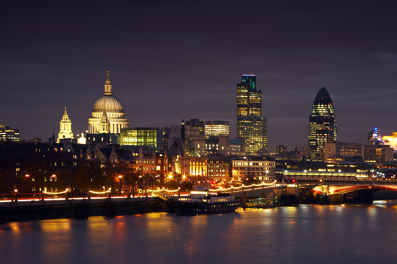 #070488-1 - London Skyline at Night, England