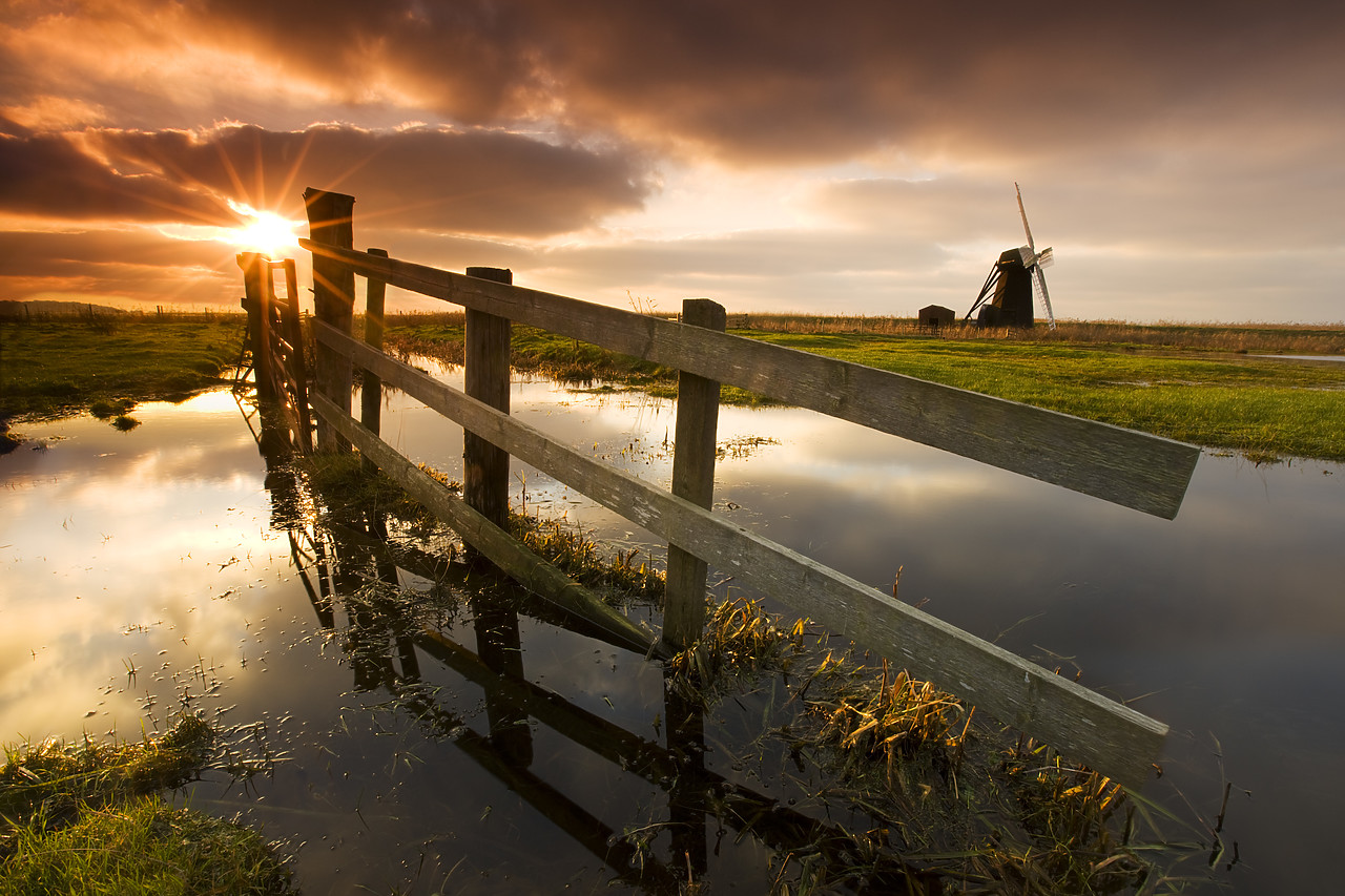 #070502-1 - Herringfleet Windmill at Sunrise, Herringfleet, Suffolk, England