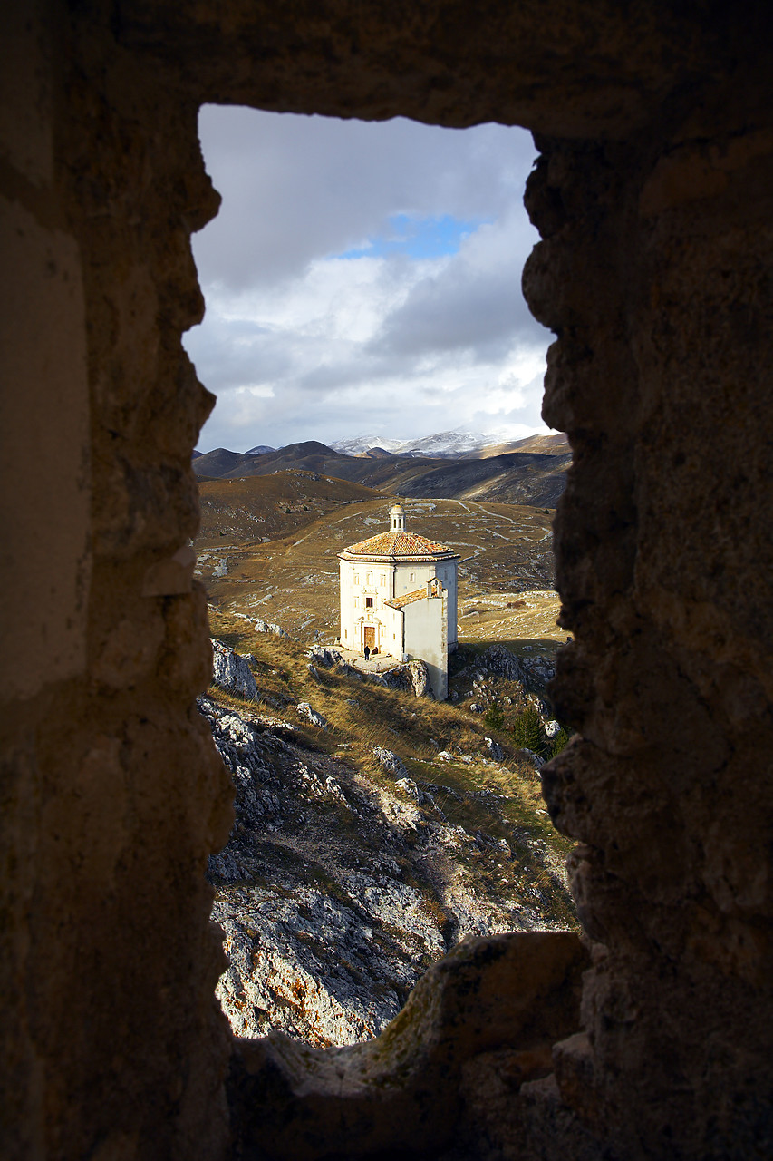 #070533-1 - S. Maria della Pietˆ, Rocca Calascio, Abruzzo, Italy