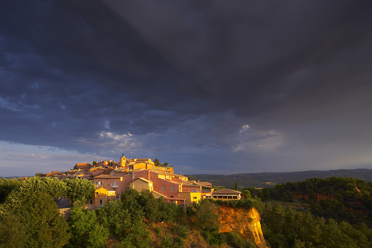 #080167-1 - Storm over Roussillon, Vaucluse, Provence, France