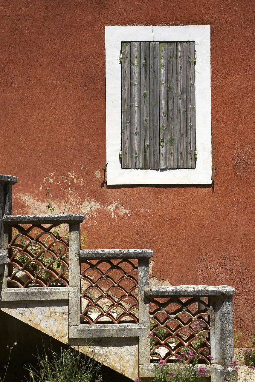 #080210-1 - Steps & Window, Roussillon, Vaucluse, Provence, France