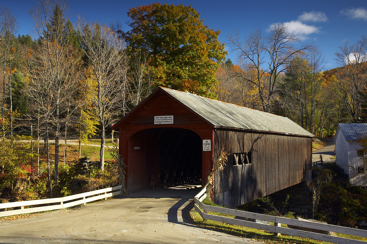 #080360-1 - Green River Covered Bridge, near Thetford Center, Vermont, USA