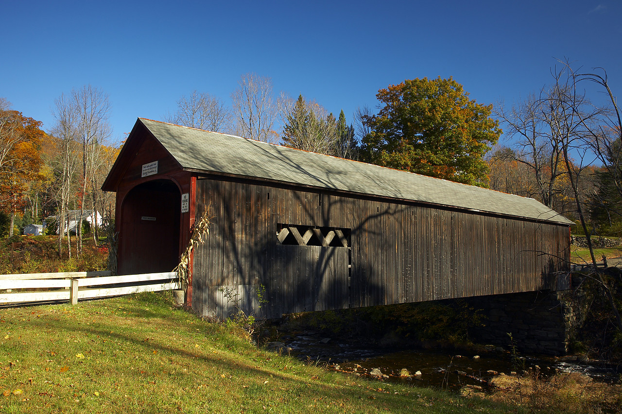#080361-1 - Green River Covered Bridge, near Thetford Center, Vermont, USA
