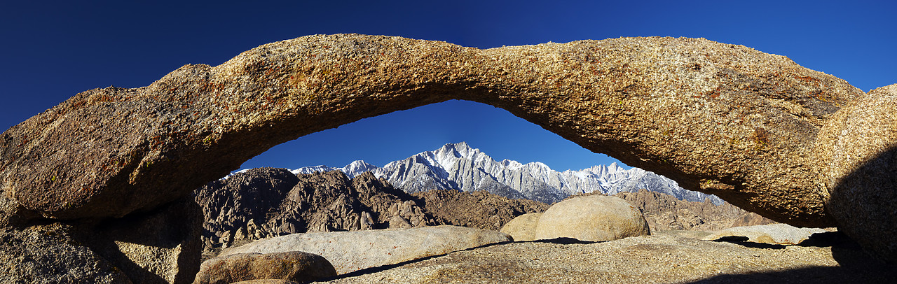 #090073-2 - Natural Arch, Alabama Hills, Lone Pine, California, USA