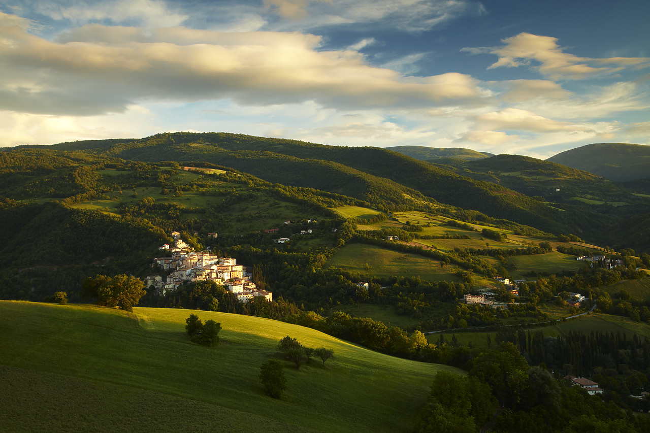 #090103-1 - View over Preci, Valnerina, Umbria, Italy