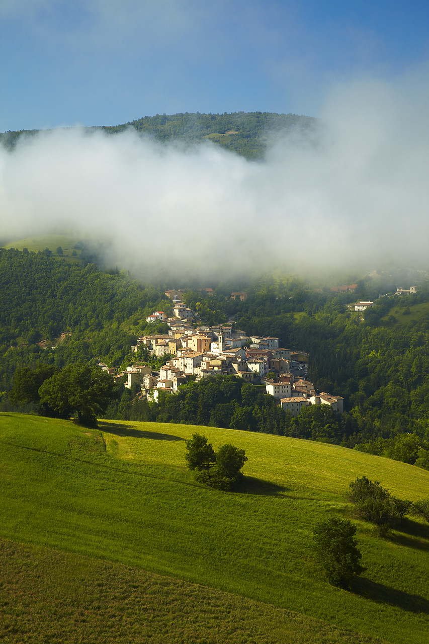 #090109-2 - Low Cloud over Preci, Valnerina, Umbria, Italy