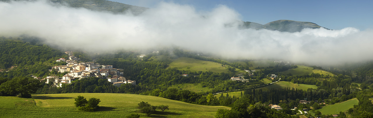 #090109-3 - Low Cloud over Preci, Valnerina, Umbria, Italy
