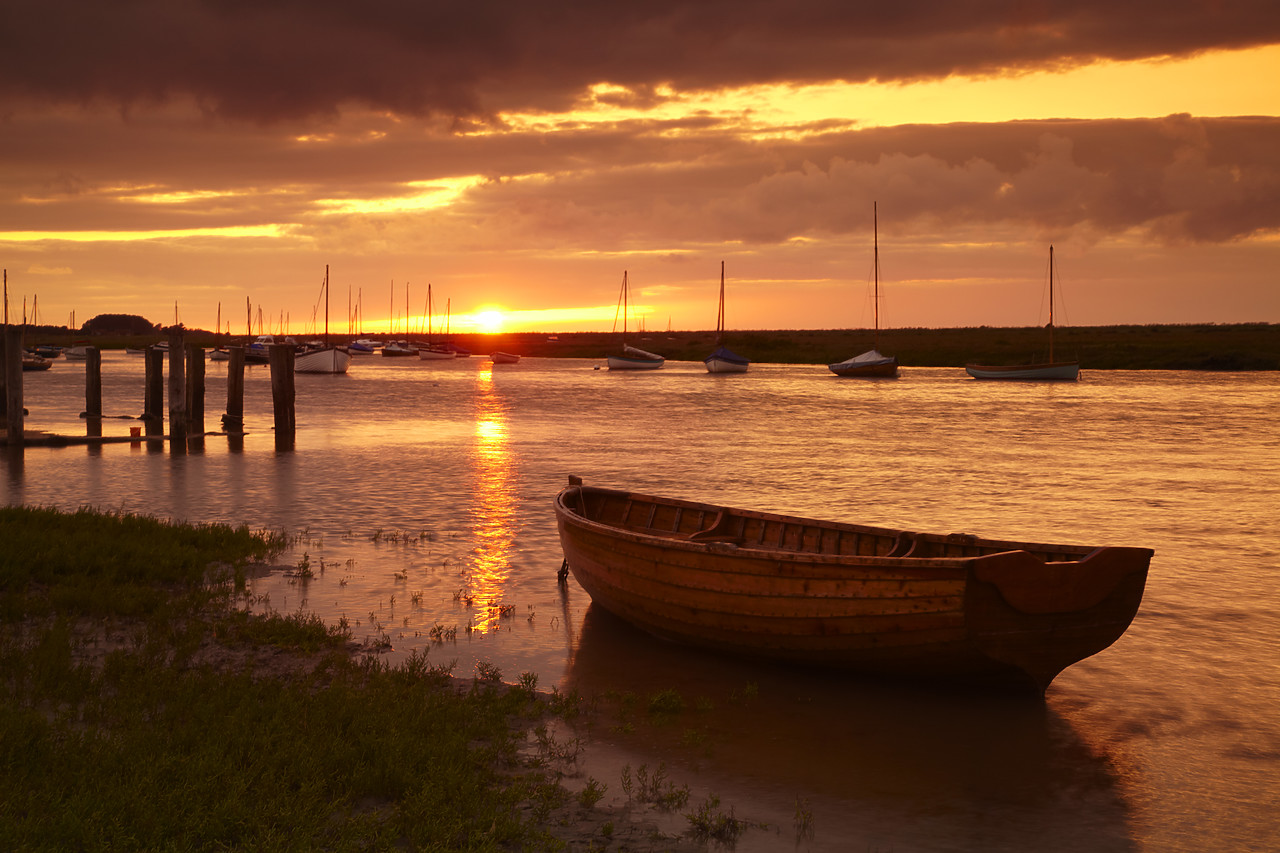 #090162-1 - Sunset at Burnham Overy Staithe, Norfolk, England