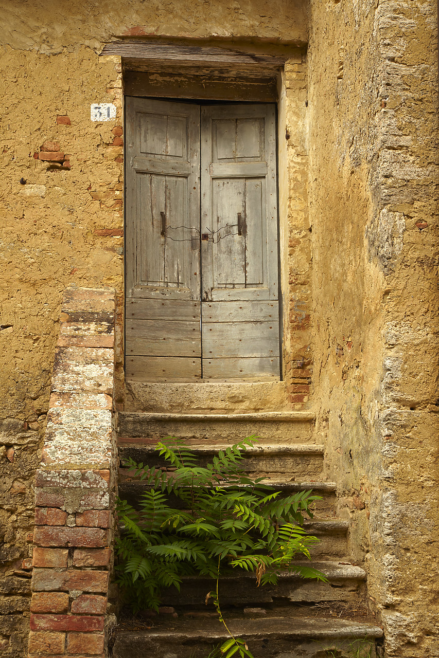 #090199-1 - Stairs & Old Door, Lucignano d'Asso, Tuscany, Italy