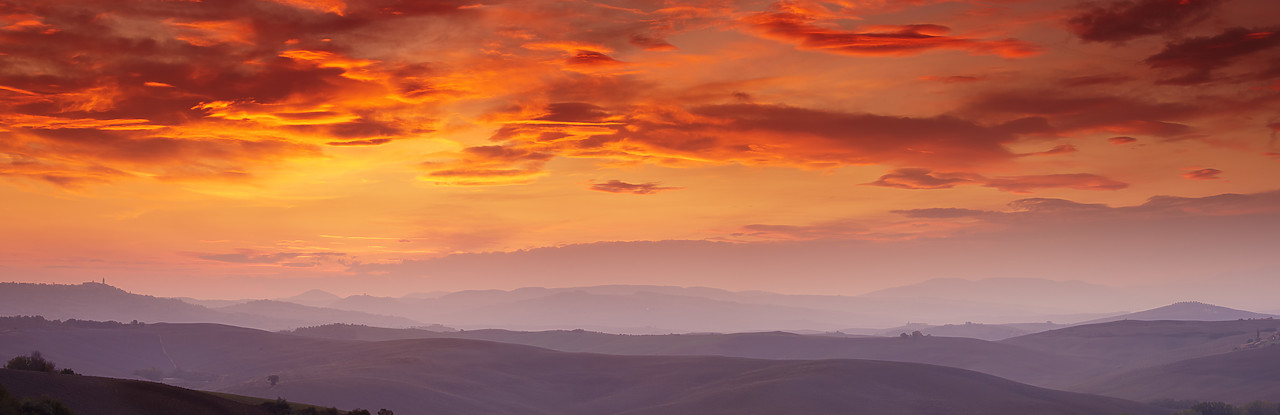 #090220-1 - Sunrise over Val d' Orcia, Tuscany, Italy
