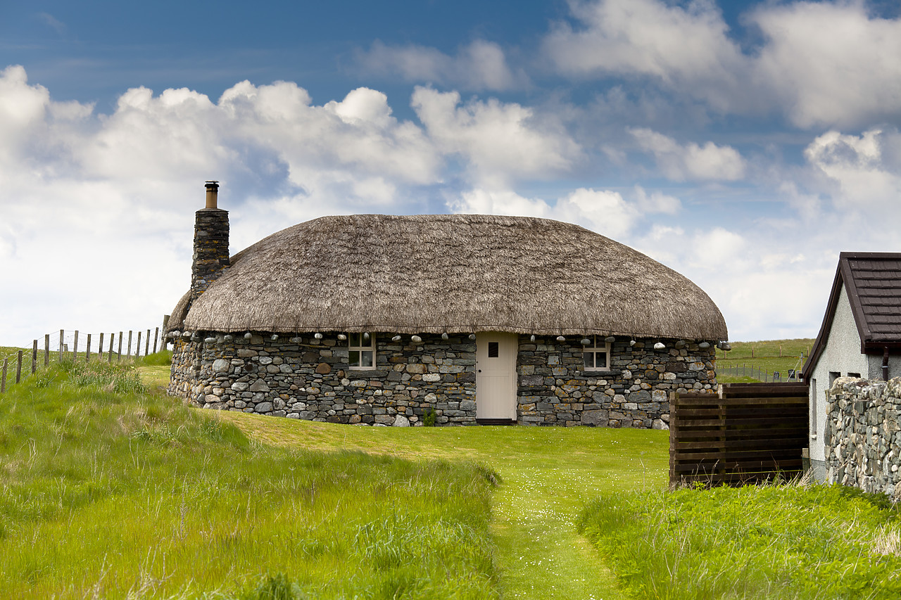 #100232-1 - Borvemor Blackhouse, Isle of Harris, Outer Hebrides, Scotland