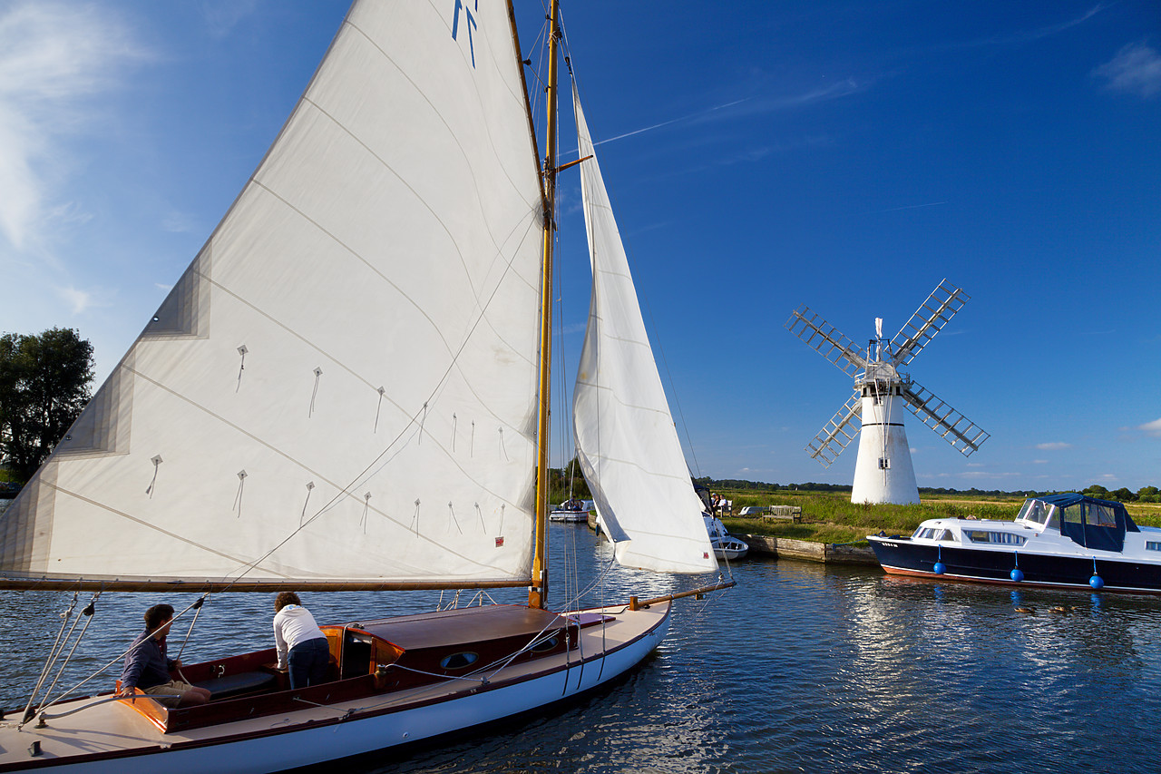 #100332-1 - Sailing on the River Thurne, Norfolk Broads National Park, Norfolk, England