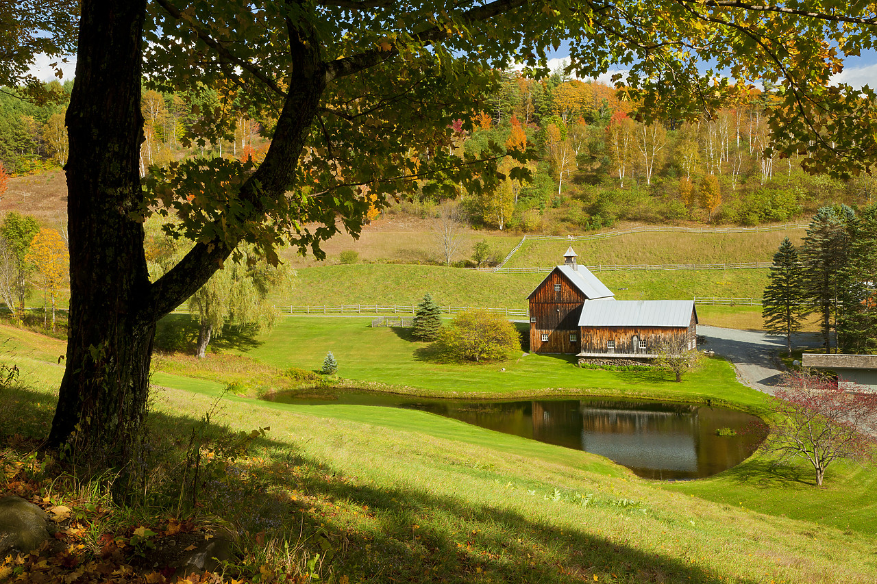 #100414-1 - Farm in Autumn, Woodstock, Vermont, USA