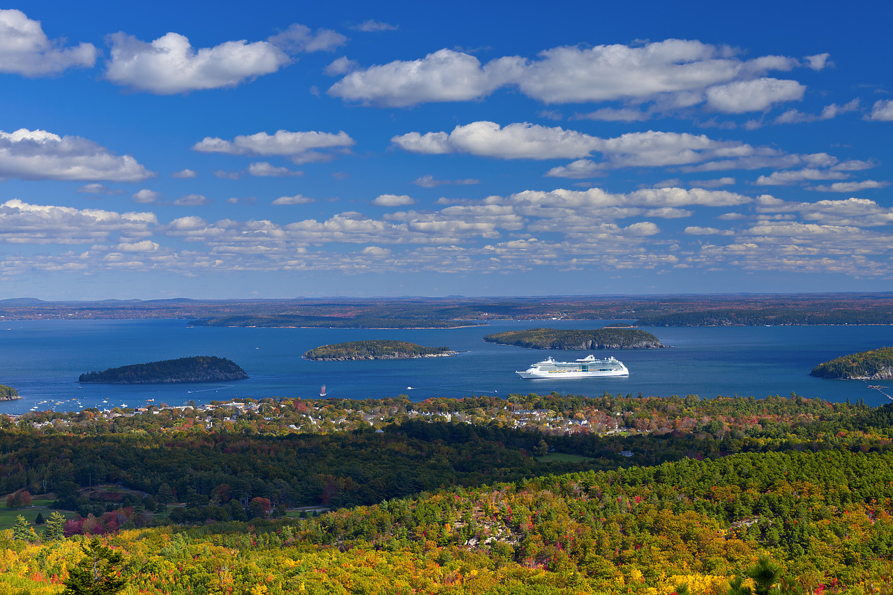 #100443-1 - Cruise Ship in Bar Harbor, Maine, USA