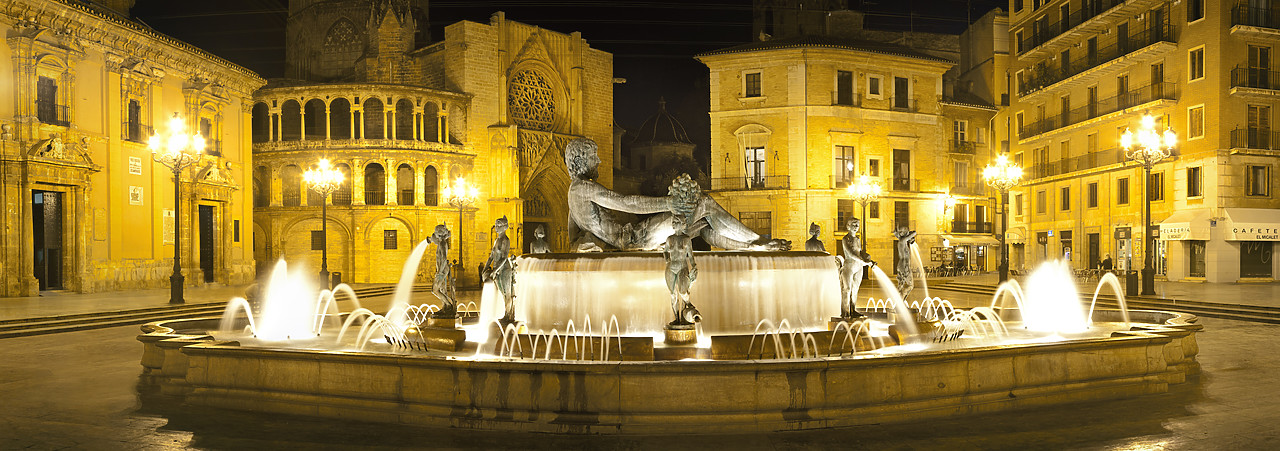 #110022-1 - Neptune's Fountain in Plaza de la Virgen, Valencia, Spain