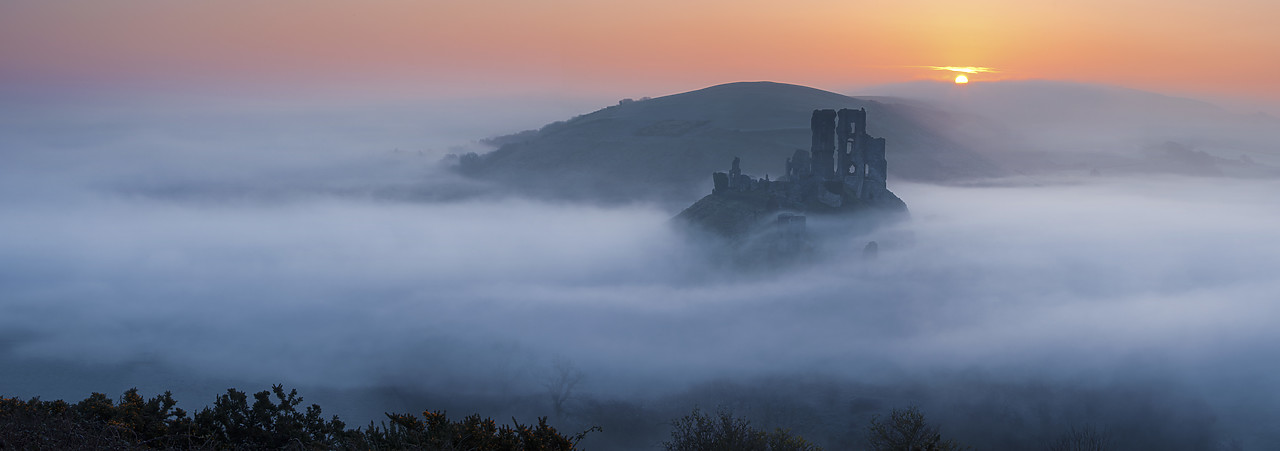 #110043-1 - Mist below Corfe Castle at Sunrise, Dorset, England