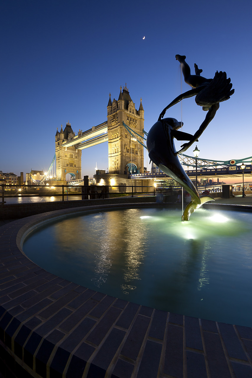 #110119-2 - Tower Bridge & Dolphin Statue, London, England