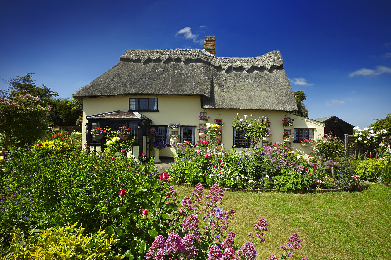 #110126-1 - Thatched Cottage & Garden, Suffolk, England